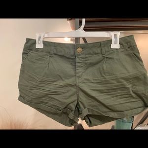 Olive green khaki shorts! Size: L